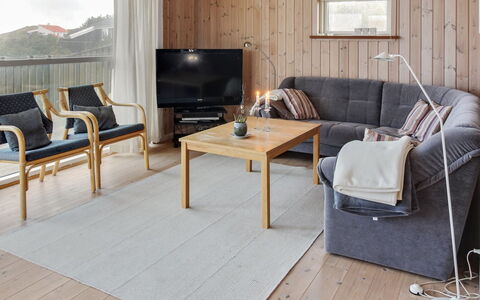 Ilkka - 400M from the Sea: Mueble, Diseño De Interiores, Piso, Madera, Suelo, Techo, Suelos De Madera, Silla, Mesa, Encendiendo