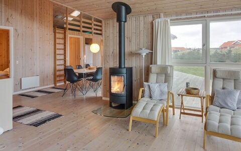 Ilkka - 400M from the Sea: Mueble, Diseño De Interiores, Piso, Madera, Suelo, Techo, Suelos De Madera, Silla, Mesa, Encendiendo