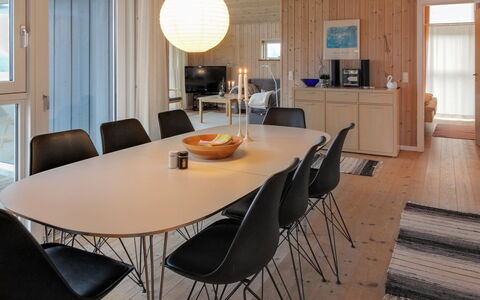 Ilkka - 400M from the Sea: Mueble, Diseño De Interiores, Piso, Madera, Suelo, Techo, Suelos De Madera, Silla, Mesa, Encendiendo