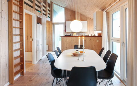 Ilkka - 400M from the Sea: Mueble, Diseño De Interiores, Piso, Madera, Suelo, Techo, Suelos De Madera, Silla, Mesa, Encendiendo