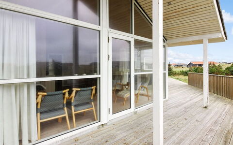 Ilkka - 400M from the Sea: Mueble, Diseño De Interiores, Piso, Madera, Suelo, Techo, Suelos De Madera, Silla, Mesa, Encendiendo