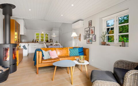 Teijo - 2.5Km from the Sea: Mueble, Diseño De Interiores, Piso, Madera, Sofá, Suelo, Techo, Sala, Habitación, Silla