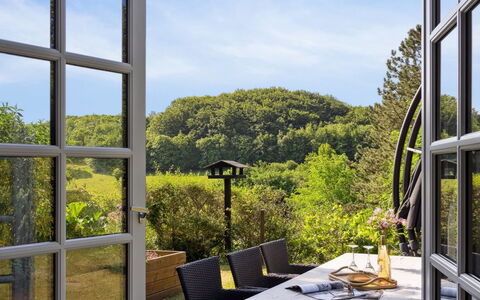 Teijo - 2.5Km from the Sea: Mueble, Silla, Mesa, Mueble Para Exteriores, Cocina Y Comedor Mesa, Sombra, Mesa Al Aire Libre, Eco Hotel, Jardín