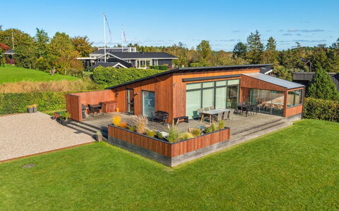 Ljupka - 800M from the Sea: Arquitectura, Techo, Casa, Material Compuesto, La Luz Del Día, Vía Muerta, Entrada De Coches