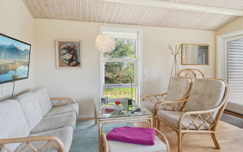 Enita - 350M from the Sea: Madera, Casa, Porche, Cubierta, Madera Dura, Techo, Manchas De Madera, Suelos De Madera, Eco Hotel