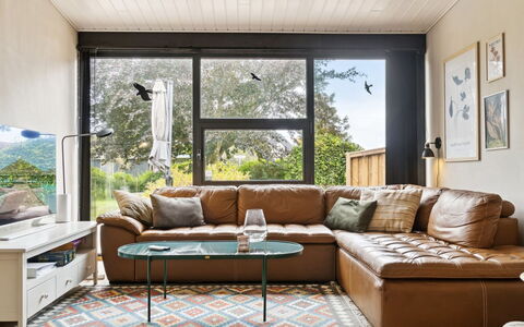 Joseline - 150M from the Sea: Arquitectura, Techo, Casa, Material Compuesto, La Luz Del Día, Vía Muerta, Entrada De Coches