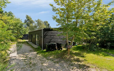 Filip - 1.2Km from the Sea: Techo, Casa, Puerta, Cabaña, Sombra, Vía Muerta, Yarda, Inmuebles, Patio Interior