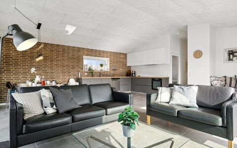 Asel - 350M from the Sea: Mueble, Diseño De Interiores, Piso, Pared, Sofá, Madera, Techo, Suelo, Sala, Habitación