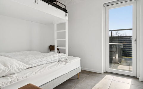 Asel - 350M from the Sea: Madera, Suelo, Piso, Departamento, Habitación, Manchas De Madera, Madera Dura, Tablón, Cama, Suelos De Madera
