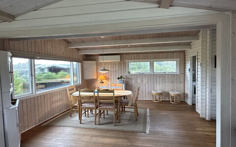 Freding - 450M from the Sea: Piso, Madera, Suelo, Techo, Diseño De Interiores, Suelos De Madera, Mueble, Madera Dura, Tablón, Habitación