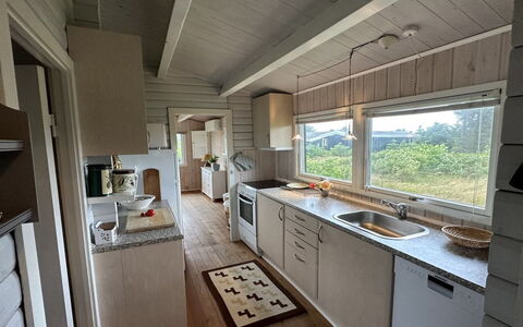 Freding - 450M from the Sea: Madera, Piso, Suelo, Techo, Manchas De Madera, Madera Dura, Mostrador, Suelos De Madera, Gabinetes, Cocina