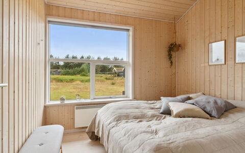 Sazdo - 1.1Km from the Sea: Madera, Habitación, Piso, Suelo, Techo, Diseño De Interiores, Cama, Sábana, Lecho, Habitación