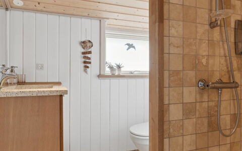 Sazdo - 1.1Km from the Sea: Pared, Piso, Madera, Arreglo De Tubería, Suelo, Diseño De Interiores, Baño, Techo, Plomería, Habitación