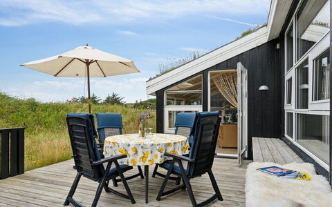 Hrefna - 500M from the Sea: Madera, Casa, Mueble, Porche, Cubierta, Cabaña, Mueble Para Exteriores, Silla, Sombra, Madera Dura