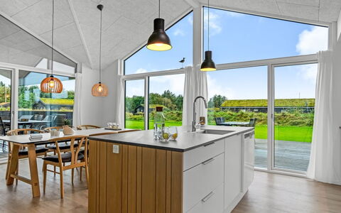 Egil - 1.5Km from the Sea: Techo, Diseño De Interiores, Cocina, Lámpara, Mostrador, Cocina Y Comedor Mesa, Silla, Madera Dura, Material Natural, Manchas De Madera