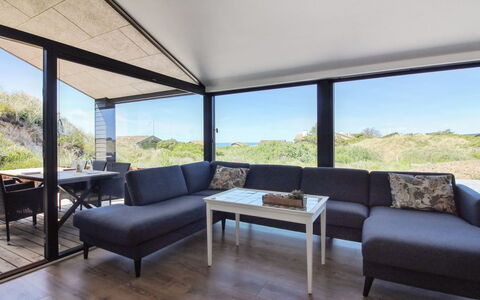 Kristiina - 500M from the Sea: Sofá, Mueble, Sombra, Sala, Mueble Para Exteriores, Estructura Al Aire Libre, Madera Dura, Arrojar La Almohada, Sofa Cama
