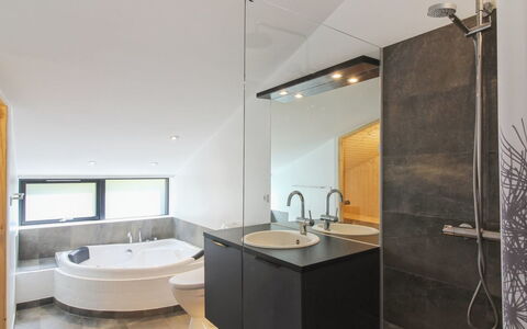 Kristiina - 500M from the Sea: Diseño De Interiores, Baño, Piso, Arreglo De Tubería, Suelo, Techo, Lavabo, Grifo, Mostrador, Lámpara