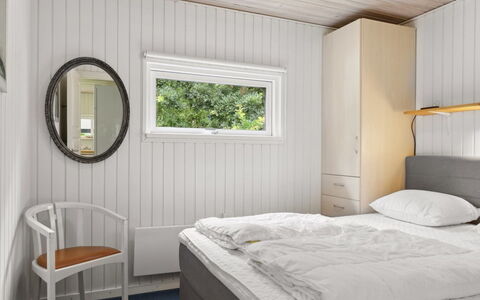 Alkmar - from the Sea: Cama, Habitación, Madera, Diseño De Interiores, Piso, Sábana, Suelo, Lecho, Techo, Mueble