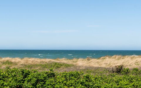 Minka - 58M from the Sea: Cielo, Azul, Agua, Los Recursos Hídricos, Tiempo De Día, Cuerpo De Agua, Horizonte, Verde, Vegetación