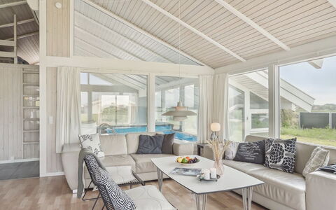 Jürgen - 293M from the Sea: Mueble, Diseño De Interiores, Piso, Madera, Suelo, Techo, Suelos De Madera, Silla, Mesa, Encendiendo