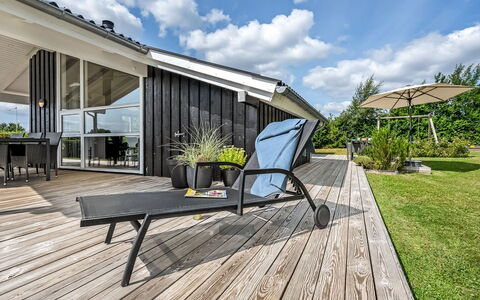 Asko - 350M from the Sea: Mueble, Diseño De Interiores, Piso, Madera, Suelo, Techo, Suelos De Madera, Silla, Mesa, Encendiendo