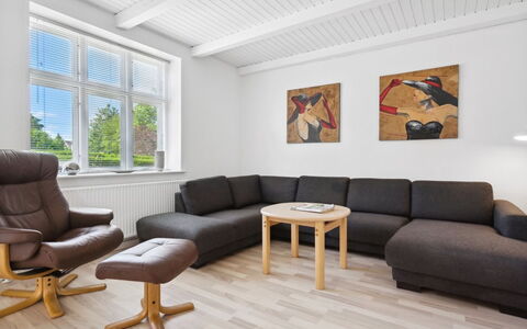 Essie - 20Km from the Sea: Madera, Techo, Arquitectura, Casa, Casa, Cabaña, Vía Muerta, Madera Dura, Pendiente, Inmuebles