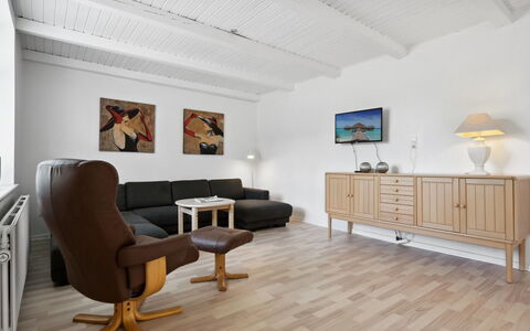 Essie - 20Km from the Sea: Madera, Techo, Arquitectura, Casa, Casa, Cabaña, Vía Muerta, Madera Dura, Pendiente, Inmuebles