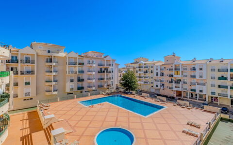 Sunny Beach Casa-M: Barrio Residencial, Departamento, Condominio, Balcón, Hotel, Piscina, Ciudad De Vacaciones