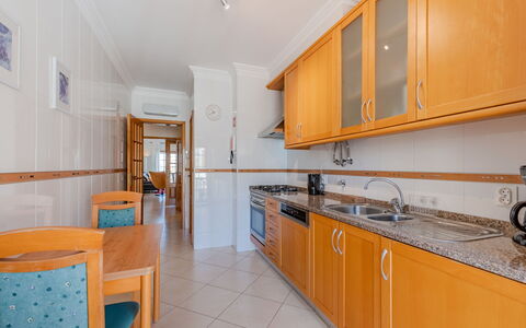 Sunny Beach Casa-M: Madera, Piso, Suelo, Departamento, Manchas De Madera, Madera Dura, Barniz, Suelos De Madera, Cocina, Gabinetes