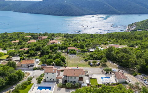 Villa Camellia: Vista Panorámica, Barrio Residencial, Fotografía Aérea, Costa, Recurso, Inmuebles, Ciudad De Vacaciones, Pueblo, Piscina, Eco Hotel