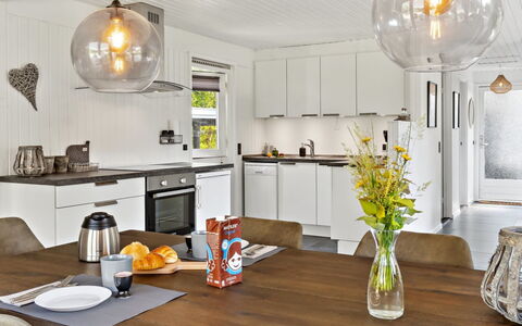 Thordgrim - 600M from the Sea: Diseño De Interiores, Lámpara, Mueble, Techo, Madera, Candelabro, Cocina, Mostrador, Encendiendo, Piso