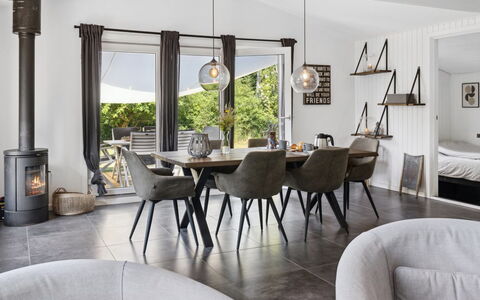 Thordgrim - 600M from the Sea: Mueble, Diseño De Interiores, Piso, Madera, Suelo, Sala, Silla, Sofá, Suelos De Madera, Casa
