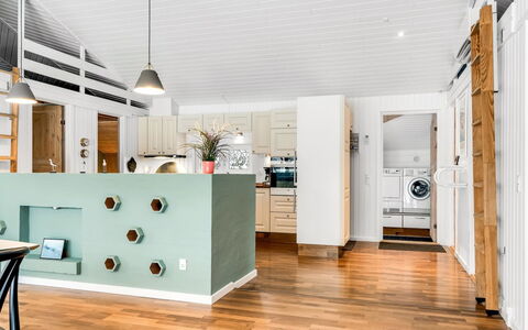 Valda - 1.5Km from the Sea: Diseño De Interiores, Piso, Mueble, Suelo, Suelos De Madera, Madera, Techo, Lámpara, Cocina, Mostrador