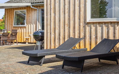Henric - 500M from the Sea