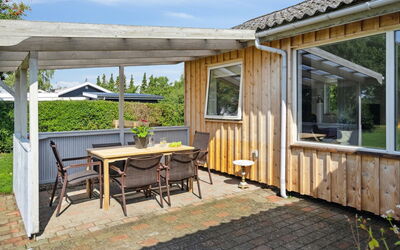 Henric - 500M from the Sea