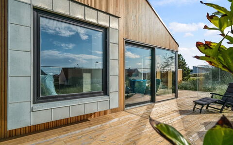 Bena - 800M from the Sea: Mueble, Diseño De Interiores, Silla, Piso, Mesa, Recurso, Suelo, Techo, Habitación, Eco Hotel