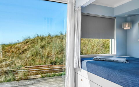 Hoat - 300M from the Sea: Madera, Diseño De Interiores, Mueble, Suelo, Piso, Casa, Habitación, Mar, Techo, Tratamiento De La Ventana