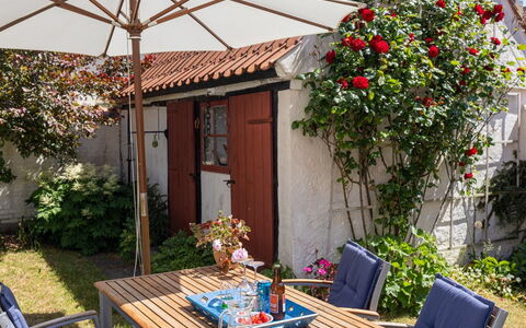Merete - 50M from the Sea: Techo, Casa, Casa, Cabaña, Vía Muerta, Inmuebles, Entrada De Coches, Edificios Del Jardín, Yarda, Cobertizo