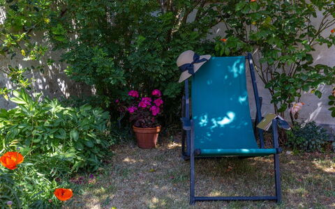 Merete - 50M from the Sea: Techo, Casa, Casa, Cabaña, Vía Muerta, Inmuebles, Entrada De Coches, Edificios Del Jardín, Yarda, Cobertizo