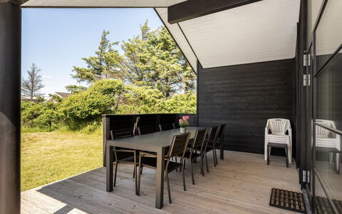Annvy - 400M from the Sea: Madera, Arquitectura, Sombra, Porche, Cubierta, Madera Dura, Tablón, Material Natural, Suelos De Madera, Silla