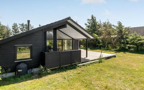 Annvy - 400M from the Sea: Madera, Casa, Casa, Techo, Cabaña, Vía Muerta, Edificios Del Jardín, Puerta, Porche, Cobertizo