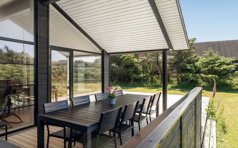 Annvy - 400M from the Sea: Madera, Porche, Cubierta, Material Compuesto, Sombra, Puerta, Techo, Madera Dura, Vaso, Estructura Al Aire Libre