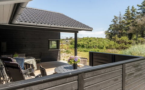 Annvy - 400M from the Sea: Madera, Vía Muerta, Casa, Techo, Material Compuesto, Cabaña, Porche, Cubierta, Tablón, Madera Dura