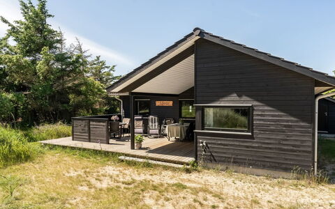 Annvy - 400M from the Sea: Madera, Casa, Techo, Cabaña, Casa, Vía Muerta, Área Rural, Puerta, Porche, Edificios Del Jardín