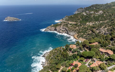 Argentarola House, Porto Santo Stefano, Seaview An: Agua, Cielo, Azur, Paisaje Natural, Costeras Y Los Accidentes Geográficos Oceánico, Terreno, Árbol, Planta, Paisaje, Montaña