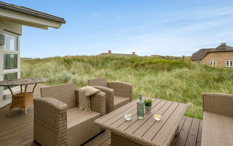 Elfi - 700M from the Sea: Mueble, Diseño De Interiores, Piso, Madera, Suelo, Techo, Suelos De Madera, Silla, Mesa, Encendiendo