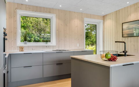Florida - from the Sea: Piso, Cocina, Madera, Mostrador, Suelo, Diseño De Interiores, Mueble, Aparato De Cocina, Gabinetes, Suelos De Madera