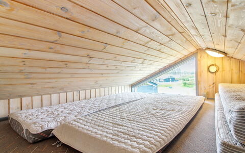 Dorit - 100M from the Sea: Techo, Piso, Diseño De Interiores, Suelo, Material Compuesto, Mueble, Recurso, Hotel, Diseño, La Luz Del Día