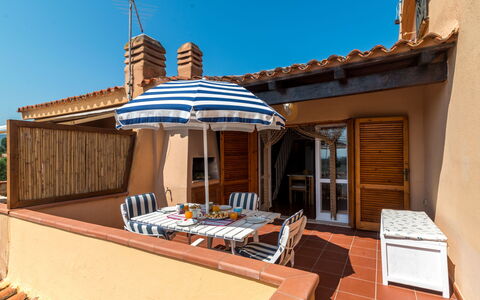 Arcobaleno: Cielo, Propiedad, Azur, Madera, Sombra, Mueble Para Exteriores, Pared, Ocio, Ventana, Bienes Raíces