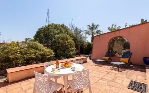 Cantegril: Cielo, Edificio, Mueble, Tiempo De Día, Propiedad, Silla, Ligero, Mesa, Naturaleza, Sombra